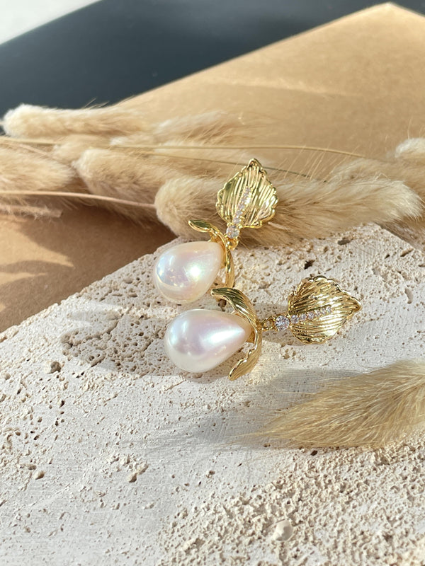 Cozinen Natural Pearl Golden Leaf Earrings